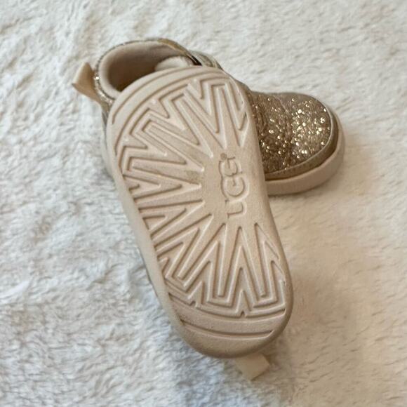 UGG Baby Girl's Pritchard Sparkles Sneaker sz 2/3 Gold Metallic Sneakers - Picture 2 of 7